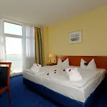 فندق Arkona Strandhotel 4*