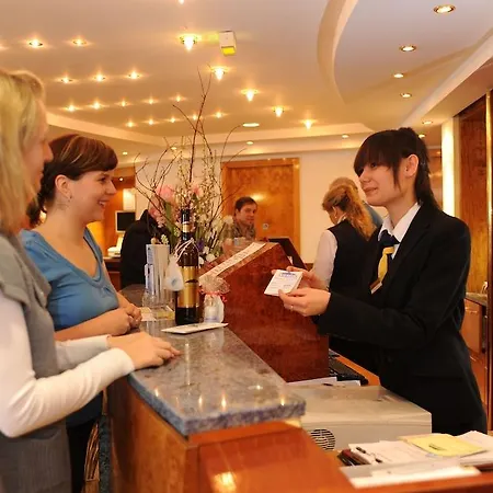 Отель Arkona Strandhotel Остзебад Бинц