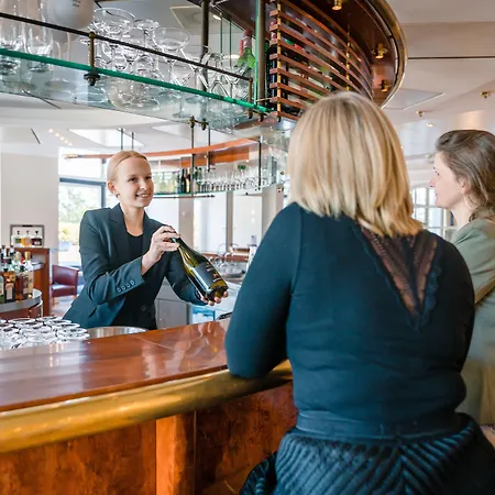 Arkona Strandhotel Отель Остзебад Бинц