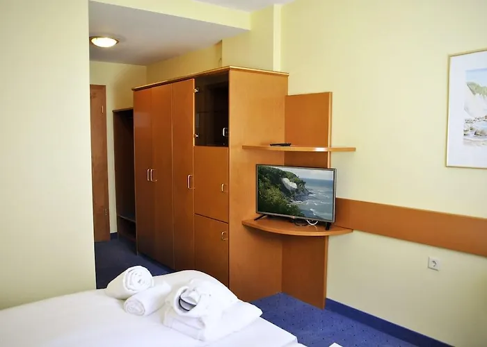 Arkona Strandhotel Отель Остзебад Бинц